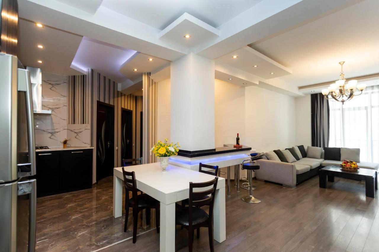 Two Bedroom Apartment In The City Center Tbilisi Exterior foto