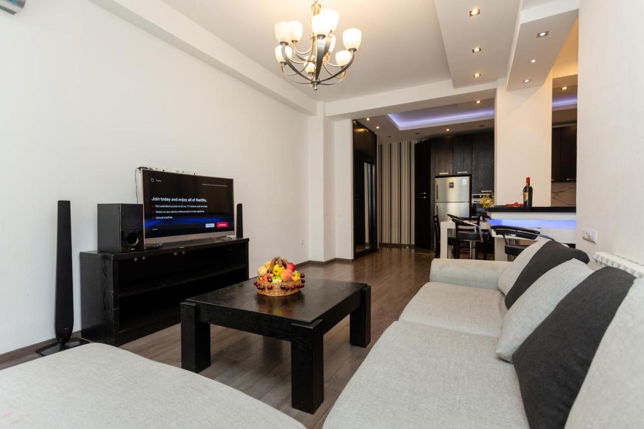Two Bedroom Apartment In The City Center Tbilisi Exterior foto