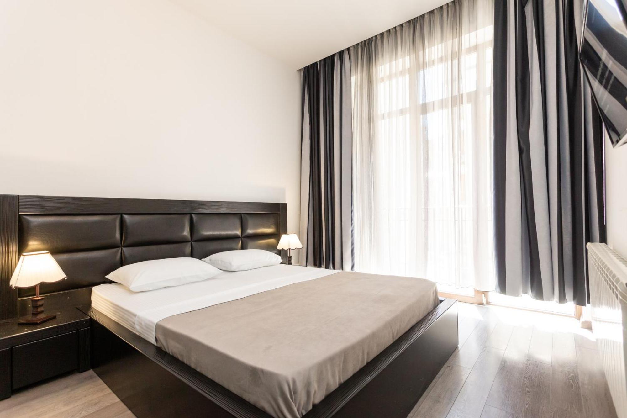 Two Bedroom Apartment In The City Center Tbilisi Exterior foto